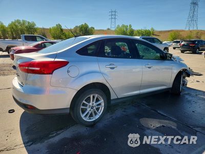 Trzecie zdjęcie samochodu z tyłu: 2016 FORD FOCUS SE VIN:1FADP3F28GL280479 - miniatura