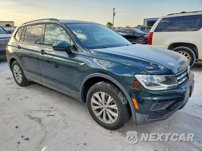 Czwarte zdjęcie samochodu z boku: 2019 VOLKSWAGEN TIGUAN S VIN:3VV1B7AXXKM057715 - miniatura