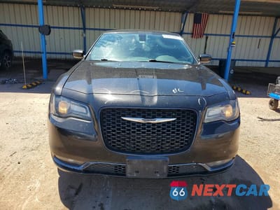 Piąte zdjęcie samochodu w środku: 2015 CHRYSLER 300 S VIN:2C3CCAGG1FH882947 - miniatura