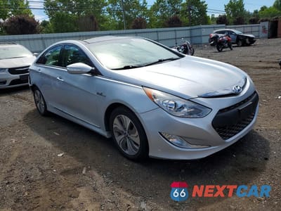 Czwarte zdjęcie samochodu z boku: 2015 HYUNDAI SONATA HYBRID LIMITED VIN:KMHEC4A42FA126218 - miniatura