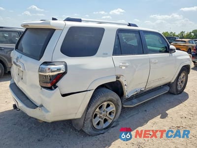 Trzecie zdjęcie samochodu z tyłu: 2020 TOYOTA 4RUNNER SR5 VIN:JTEZU5JR2L5216571 - miniatura