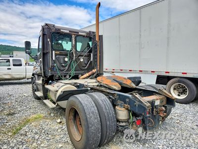 Drugie zdjęcie samochodu z przodu: 2017 FREIGHTLINER CASCADIA 113 SEMI TRUCK VIN:1FUBGBDVXHLHH2528 - miniatura
