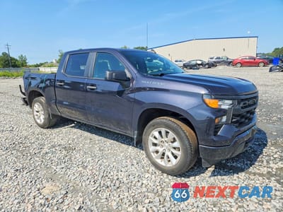 Czwarte zdjęcie samochodu z boku: 2023 CHEVROLET SILVERADO C1500 CUSTOM VIN:1GCPABEK6PZ105570 - miniatura