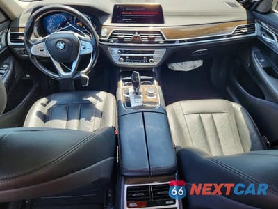 Zdjęcie 8 z 12 samochodu: 2019 BMW 740 I VIN:WBA7E2C52KB216777 - miniatura