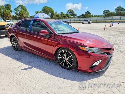 Czwarte zdjęcie samochodu z boku: 2018 TOYOTA CAMRY SE VIN:4T1B11HK5JU621256 - miniatura