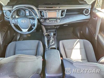 Zdjęcie 8 z 13 samochodu: 2018 TOYOTA RAV4 XLE VIN:JTMRFREV0JJ731277 - miniatura