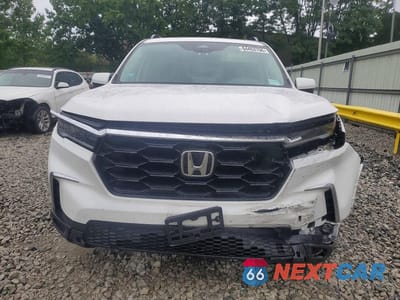 Piąte zdjęcie samochodu w środku: 2025 HONDA PILOT TOURING VIN:5FNYG1H78SB120347 - miniatura