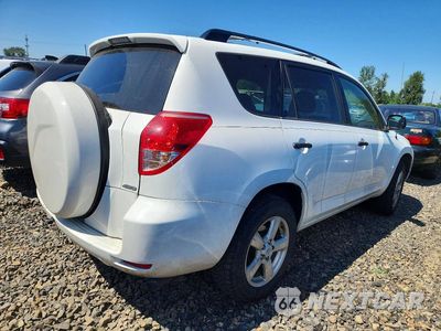 Trzecie zdjęcie samochodu z tyłu: 2006 TOYOTA RAV4 BASE VIN:JTMBD33V366020934 - miniatura