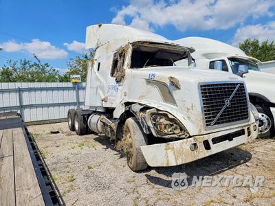 Czwarte zdjęcie samochodu z boku: 2018 VOLVO VNL SEMI TRUCK VIN:4V4NC9EH9JN990459 - miniatura