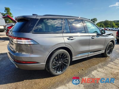 Trzecie zdjęcie samochodu z tyłu: 2025 LINCOLN AVIATOR RESERVE VIN:5LM5J7XC6SGL02696 - miniatura