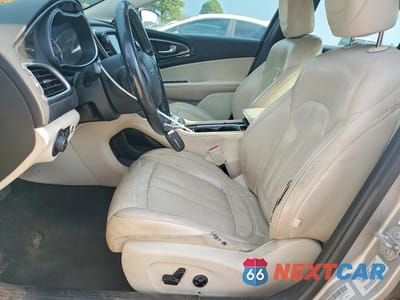 Zdjęcie 7 z 12 samochodu: 2015 CHRYSLER 200 C VIN:1C3CCCCB2FN703411 - miniatura
