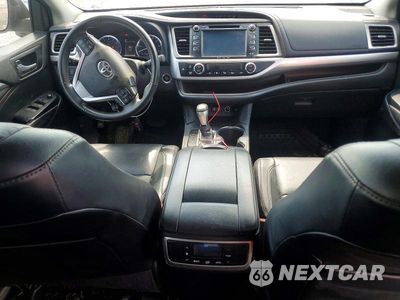 Zdjęcie 8 z 13 samochodu: 2017 TOYOTA HIGHLANDER XLE VIN:5TDKZRFH6HS223751 - miniatura