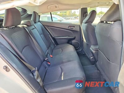 Zdjęcie 10 z 13 samochodu: 2018 TOYOTA PRIUS THREE VIN:JTDKARFU9J3062288 - miniatura