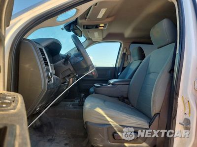 Zdjęcie 7 z 12 samochodu: 2014 RAM 2500 ST VIN:3C6UR5CJ0EG141203 - miniatura