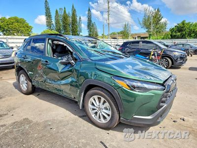 Czwarte zdjęcie samochodu z boku: 2026 TOYOTA COROLLA CROSS LE VIN:7MUCAAAG3TV188516 - miniatura