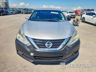 Piąte zdjęcie samochodu w środku: 2017 NISSAN ALTIMA 2.5 S VIN:1N4AL3AP1HC258357 - miniatura