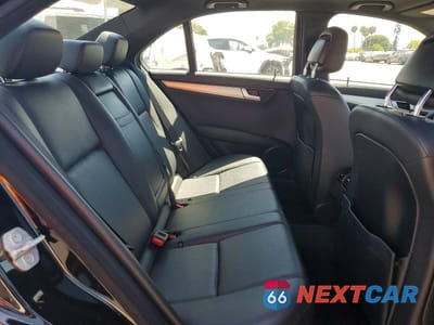 Zdjęcie 10 z 12 samochodu: 2013 MERCEDES-BENZ C 250 VIN:WDDGF4HB2DR244203 - miniatura