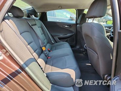 Zdjęcie 10 z 12 samochodu: 2016 CHEVROLET MALIBU LT VIN:1G1ZE5ST4GF178085 - miniatura
