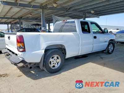 Trzecie zdjęcie samochodu z tyłu: 2001 CHEVROLET SILVERADO C1500 VIN:2GCEC19T911116562 - miniatura