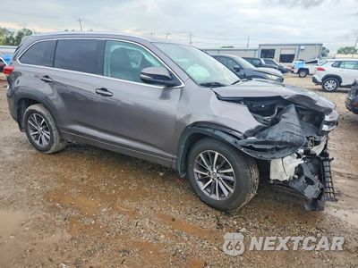 Czwarte zdjęcie samochodu z boku: 2018 TOYOTA HIGHLANDER XLE VIN:5TDJZRFH3JS531235 - miniatura