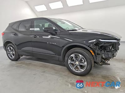 Czwarte zdjęcie samochodu z boku: 2026 CHEVROLET BLAZER 2LT VIN:3GNKBCR45TS142763 - miniatura