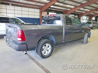 Trzecie zdjęcie samochodu z tyłu: 2018 RAM 1500 ST VIN:1C6RR7FG7JS343783 - miniatura