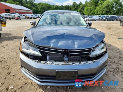 Piąte zdjęcie samochodu w środku: 2017 VOLKSWAGEN JETTA SE VIN:3VWDB7AJ0HM315818 - miniatura