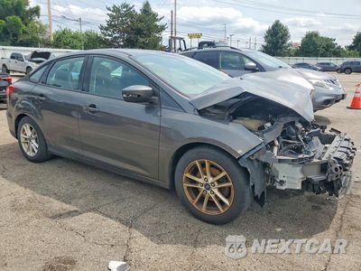 Czwarte zdjęcie samochodu z boku: 2015 FORD FOCUS SE VIN:1FADP3F2XFL347131 - miniatura