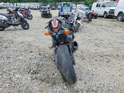 Czwarte zdjęcie samochodu z boku: 2024 SUZUKI GSX-R1000 R VIN:JS1DM11H2R7100437 - miniatura