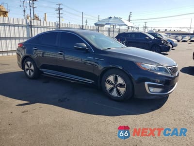 Czwarte zdjęcie samochodu z boku: 2013 KIA OPTIMA HYBRID VIN:KNAGM4AD2D5054272 - miniatura