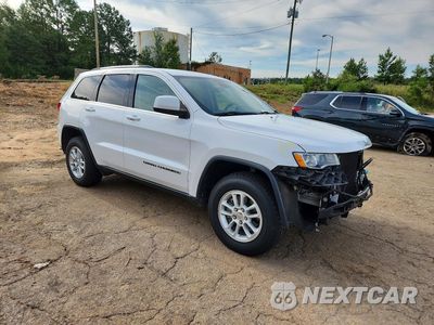 Czwarte zdjęcie samochodu z boku: 2019 JEEP GRAND CHEROKEE LAREDO VIN:1C4RJEAG3KC752211 - miniatura