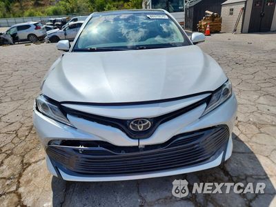 Piąte zdjęcie samochodu w środku: 2019 TOYOTA CAMRY XLE VIN:4T1B11HK2KU813624 - miniatura