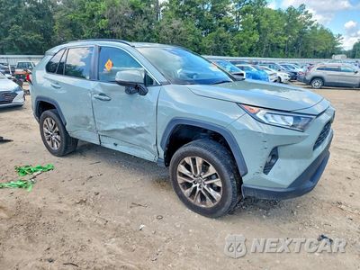 Czwarte zdjęcie samochodu z boku: 2021 TOYOTA RAV4 XLE PREMIUM VIN:2T3C1RFV1MW171679 - miniatura