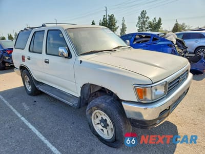 Czwarte zdjęcie samochodu z boku: 1995 TOYOTA 4RUNNER SR5 V6 VIN:JT3VN39W1P0112692 - miniatura