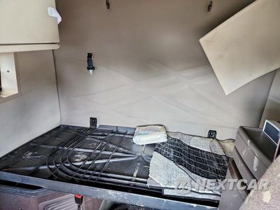 Zdjęcie 10 z 14 samochodu: 2018 VOLVO VNL SEMI TRUCK VIN:4V4NC9EH9JN990459 - miniatura
