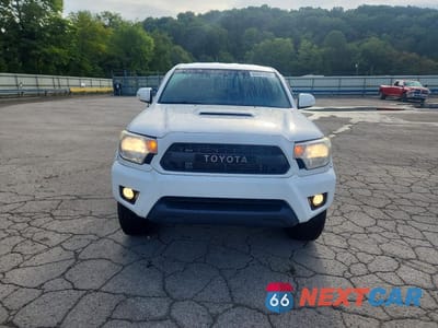 Piąte zdjęcie samochodu w środku: 2015 TOYOTA TACOMA V6 VIN:5TFLU4EN7FX132802 - miniatura