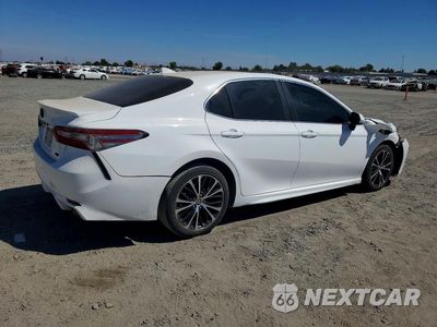 Trzecie zdjęcie samochodu z tyłu: 2020 TOYOTA CAMRY SE VIN:4T1G11AK2LU347713 - miniatura
