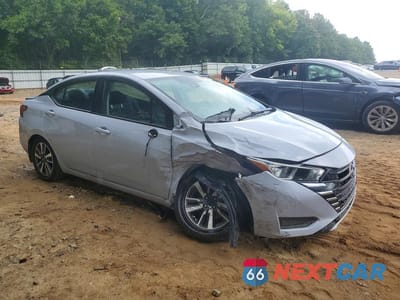 Czwarte zdjęcie samochodu z boku: 2023 NISSAN VERSA SV VIN:3N1CN8EV9PL870640 - miniatura