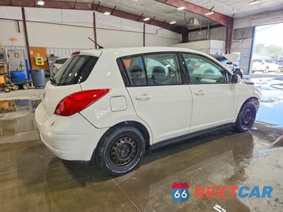 Trzecie zdjęcie samochodu z tyłu: 2010 NISSAN VERSA 1.8 S VIN:3N1BC1CP5AL371290 - miniatura