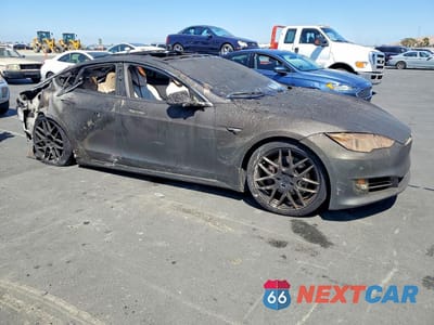 Czwarte zdjęcie samochodu z boku: 2018 TESLA MODEL S VIN:5YJSA1E41JF243066 - miniatura