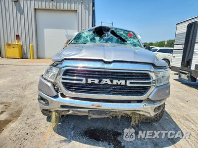 Piąte zdjęcie samochodu w środku: 2019 RAM 1500 BIG HORN/LONE STAR VIN:1C6SRFBT3KN772093 - miniatura