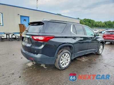 Trzecie zdjęcie samochodu z tyłu: 2021 CHEVROLET TRAVERSE LT VIN:1GNEVHKW9MJ111855 - miniatura