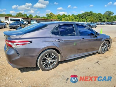 Trzecie zdjęcie samochodu z tyłu: 2018 TOYOTA CAMRY SE VIN:4T1B11HK4JU590484 - miniatura