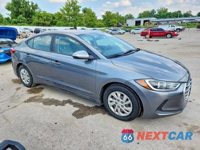 Czwarte zdjęcie samochodu z boku: 2017 HYUNDAI ELANTRA SE VIN:KMHD74LF6HU071966 - miniatura