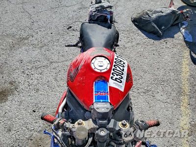 Piąte zdjęcie samochodu w środku: 2006 HONDA CBR1000 RR VIN:JH25C57046M207390 - miniatura