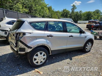 Trzecie zdjęcie samochodu z tyłu: 2019 FORD ESCAPE S VIN:1FMCU0F70KUA13036 - miniatura