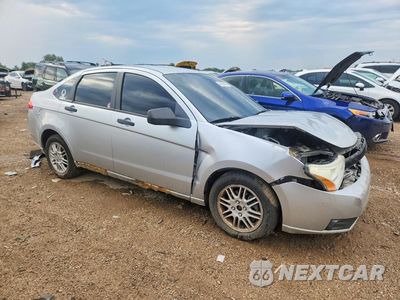 Czwarte zdjęcie samochodu z boku: 2010 FORD FOCUS SE VIN:1FAHP3FN8AW192548 - miniatura