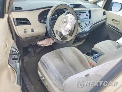 Zdjęcie 8 z 13 samochodu: 2012 TOYOTA SIENNA LE VIN:5TDKK3DC2CS242072 - miniatura