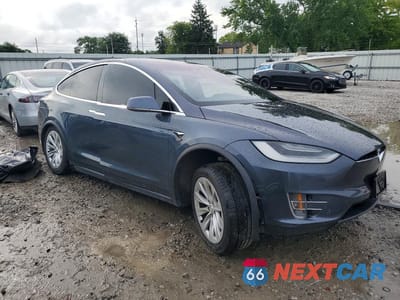 Czwarte zdjęcie samochodu z boku: 2020 TESLA MODEL X VIN:5YJXCDE22LF308140 - miniatura