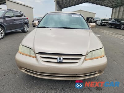 Piąte zdjęcie samochodu w środku: 2002 HONDA ACCORD LX VIN:3HGCG66552G702832 - miniatura